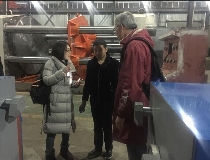 日本沢村閥門SAWAMURA VALVE質(zhì)檢部長(zhǎng)來(lái)公司驗(yàn)收閥門試驗(yàn)臺(tái)。